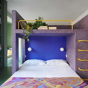 easylife-colorato-studio-con-terrazzo.it-lombardy.com/